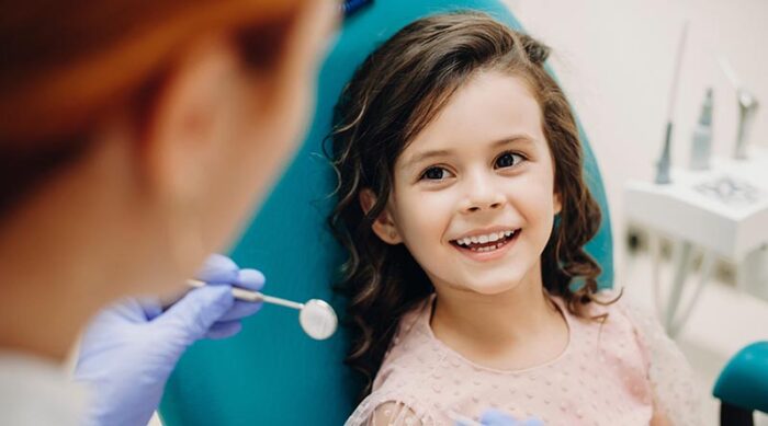Kariesprävention für Kinder: Fluoridlack jetzt Kassenleistung bis zum sechsten GeburtstagForscher untersuchen: Welches Lächeln wirkt attraktiv? (Kopie)